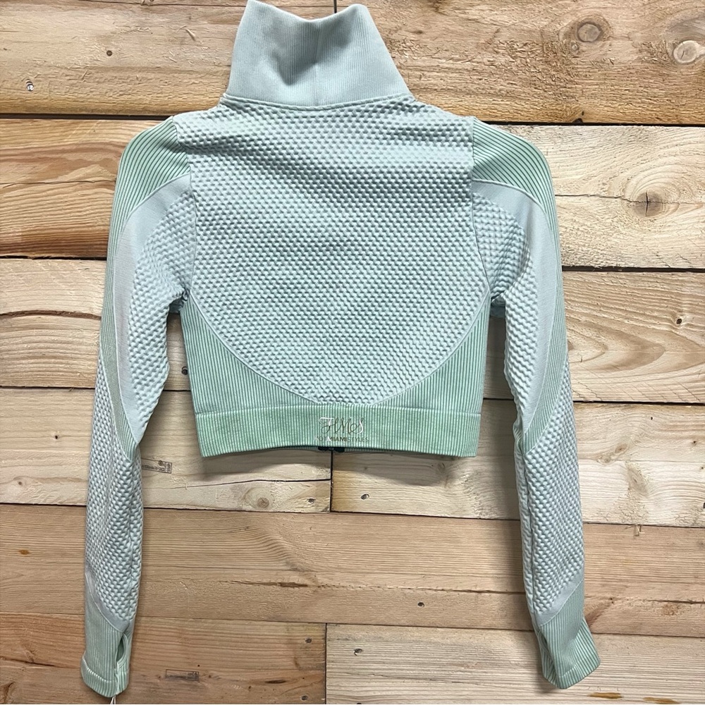 🍁🎉HP🍁🎉Green crop workout jacket - Picture 2 of 8